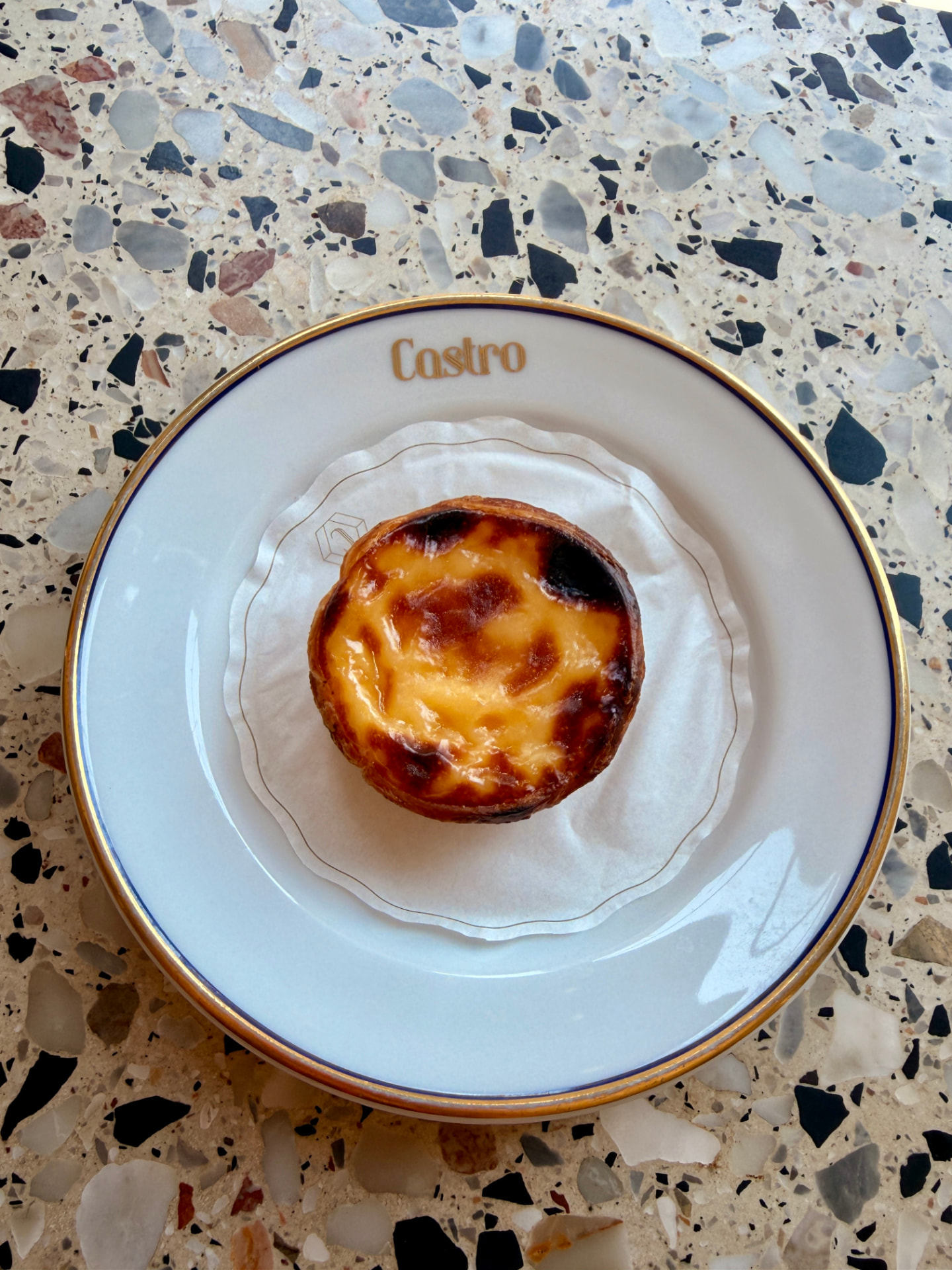 Pastel de nata morno, Castro